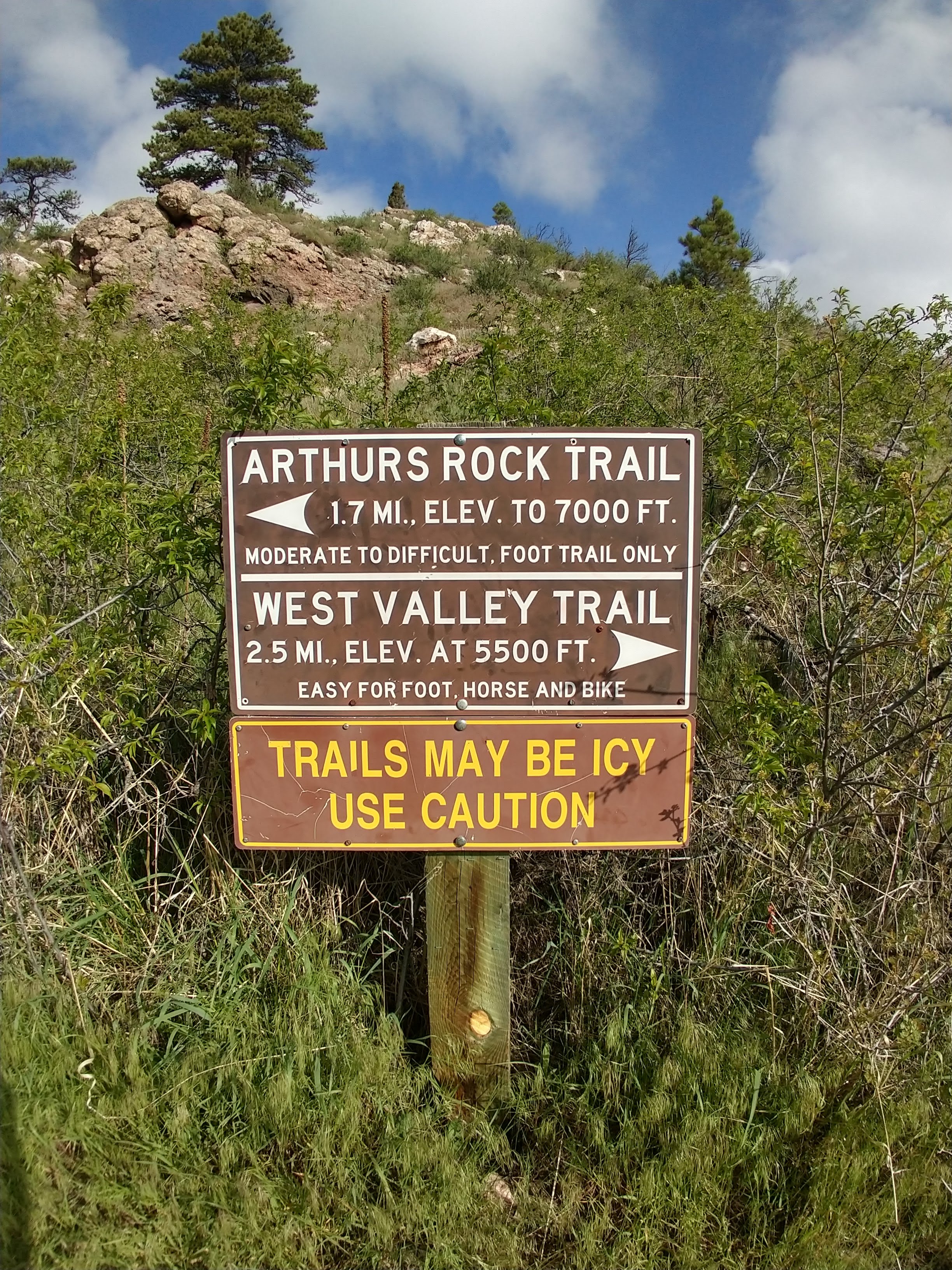 Arthur's Rock trail sign